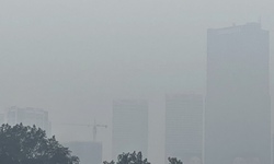 &#212; nhiễm k&#233;o d&#224;i, bụi mịn bao tr&#249;m h&#224;ng loạt t&#242;a nh&#224; cao tầng ở H&#224; Nội