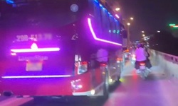 Phạt xe khách đi vào làn đường có biển báo cấm trên cầu Chương Dương