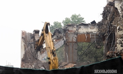 Cận cảnh phá dỡ loạt công trình trên 'đất vàng' ven hồ Hoàn Kiếm