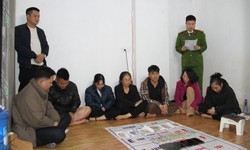 Bắt quả tang nhóm người đánh bạc qua mạng bằng hình thức 'xóc đĩa'