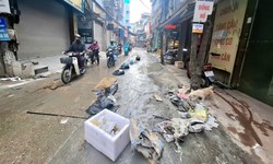 Người dân khốn khổ vì nước cống tràn lên mặt đường Triều Khúc