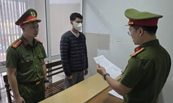 Mang 1.490 bao thuốc lá lậu lên ô tô, nam thanh niên bị khởi tố