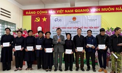 Cấp phát tiền mặt hỗ trợ người dân tỉnh Cao Bằng sau thiên tai