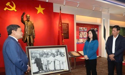 Bộ Y tế tiếp nhận tư liệu quý về Chủ tịch Hồ Chí Minh