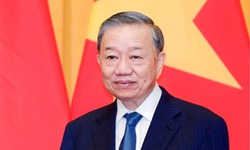 Quân đội nhân dân vững bước dưới cờ Đảng quang vinh 