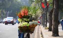 Miền Bắc nắng mạnh, Trung và Nam Bộ mưa dông cục bộ