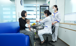 Hệ thống Tiêm chủng VNVC tiên phong tiêm kháng thể đơn dòng phòng RSV tại Việt Nam, bảo vệ trẻ nhỏ mùa cao điểm