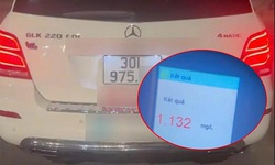 Tài xế Mercedes vi phạm nồng độ cồn gấp 2,8 lần mức kịch khung trong tối Noel