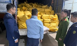 Phát hiện gần 12 tấn chân gà đông lạnh không rõ nguồn gốc tại Cao Bằng