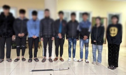 Bắt nh&#243;m thanh thiếu ni&#234;n truy đuổi, ch&#233;m người trong đ&#234;m ở H&#224; Nội