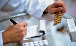 Người bệnh phản ảnh không được kê đơn thuốc ngoại trú trên 30 ngày, Bộ Y tế yêu cầu gì với đơn vị liên quan?