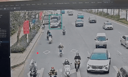 Camera AI 'bóc' nguyên nhân vụ xe tải tự lật trên đường Hà Nội