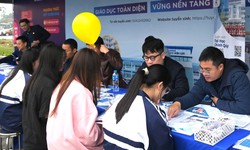 Nhìn lại mùa tuyển sinh đại học 2025 với nhiều ngành học 'nóng' điểm chuẩn chạm mốc kịch trần