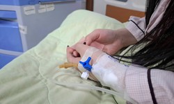 Thiếu nữ 23 tuổi bị liệt dần v&#236; b&#243;ng cười, h&#237;t 12–15 giờ liền gia đ&#236;nh kh&#244;ng hề biết