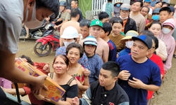 Acecook Việt Nam hỗ trợ 210.000 sản phẩm mì ăn liền cho người dân vùng lũ tại các tỉnh Đắk Lắk, Khánh Hòa, Gia Lai