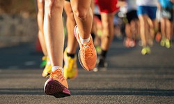 Muốn eo thon d&#225;ng gọn: N&#234;n tập bật c&#243;c hay chạy bộ?