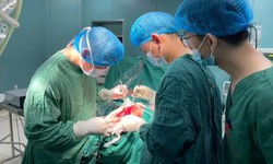 Mổ não khẩn cấp cứu người đàn ông dập não sau cú đâm thẳng vào xe tải đỗ ven đường
