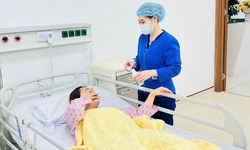 Chụp ảnh ở b&#227;i đ&#225; s&#244;ng Hồng, c&#244; g&#225;i ng&#227; vỡ gan, thận, g&#227;y xương h&#224;m
