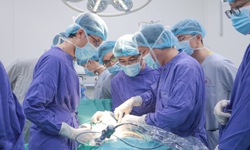 Thiếu ni&#234;n 15 tuổi đ&#227; mắc bệnh dạ d&#224;y, thủng h&#224;nh t&#225; tr&#224;ng