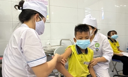 Tiếp tục đẩy nhanh ti&#234;m vaccine, tăng cường ph&#226;n luồng, thu dung, điều trị v&#224; kiểm so&#225;t l&#226;y nhiễm sởi