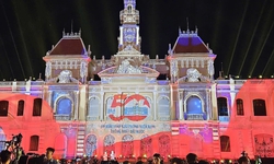 Rực rỡ đ&#234;m khai hội &quot;Sắc m&#224;u th&#224;nh phố B&#225;c&quot; ch&#224;o mừng 50 năm Ng&#224;y Giải ph&#243;ng miền Nam, thống nhất đất nước