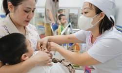 Bộ Y tế: Độ tuổi mắc sởi đ&#227; c&#243; thay đổi sau thời điểm kết th&#250;c chiến dịch ti&#234;m vaccine 