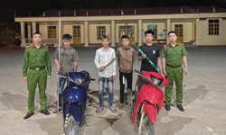 Điều tra nh&#243;m thanh thiếu ni&#234;n mang theo dao kiếm, bỏ chạy khi thấy c&#244;ng an