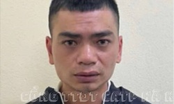 Bắt đối tượng truy n&#227; lang thang dưới gầm cầu Thanh Tr&#236;