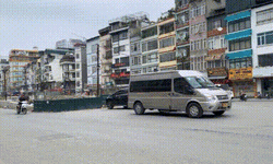 Xử phạt 8 xe &#244; t&#244; đỗ giữa đường Kim Đồng g&#226;y mất an to&#224;n giao th&#244;ng