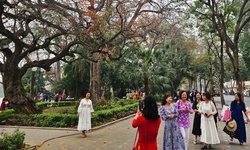 Miền Bắc chuyển m&#225;t, miền Trung vẫn n&#243;ng tr&#234;n 38 độ