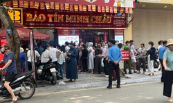 Gi&#225; v&#224;ng bất ngờ &#39;hạ nhiệt&#39;, người d&#226;n xếp h&#224;ng gom v&#224;ng nhẫn