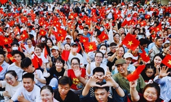 Khi l&#242;ng y&#234;u nước ng&#226;n vang