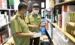 C&#225;ch ph&#226;n biệt mỹ phẩm giả, mỹ phẩm ‘xịn’ b&#225;n tr&#234;n c&#225;c s&#224;n thương mại điện tử