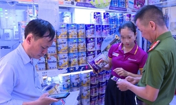 Kết quả kiểm tra cơ sở kinh doanh ở Huế sau khi Bộ C&#244;ng an ph&#225; đường d&#226;y sữa giả