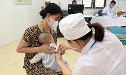Đ&#227; c&#243; gần 82.000 ca mắc Sởi, Bộ Y tế tiếp tục &#39;nhắc&#39; đẩy nhanh chiến dịch ti&#234;m vaccine đợt 3