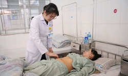 C&#244; g&#225;i 26 tuổi c&#243; khối u nang tuyến thượng thận hiếm gặp