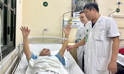 Phẫu thuật đồng thời hai đường mổ &#39;b&#243;c&#39; khối u tuyến y&#234;n đặc biệt hiếm gặp
