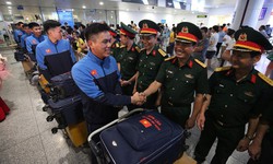 Ảnh: Đ&#243;n đo&#224;n qu&#226;n nh&#226;n tham gia lễ duyệt binh tại Quảng trường Đỏ về H&#224; Nội