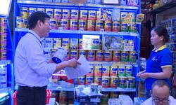 Huế kiểm tra loạt cơ sở kinh doanh sữa, thực phẩm chức năng v&#224; bếp ăn tập thể
