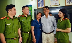 Cuộc gặp định mệnh giúp 2 cha con thất lạc suốt 57 năm đoàn tụ