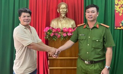Bất ngờ nhận lại hơn 100 triệu đồng sau 1 th&#225;ng chuyển nhầm
