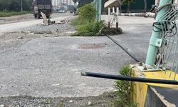 H&#224; Nội: D&#226;n lắp v&#242;i tưới nước tr&#234;n &#39;con đường đau khổ&#39; Nguyễn Cảnh Dị