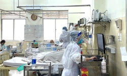 TPHCM ứng ph&#243; với biến chủng Omicron XEC thế n&#224;o?