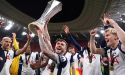 Đ&#225;nh bại Quỷ đỏ, Tottenham v&#244; địch Europa League