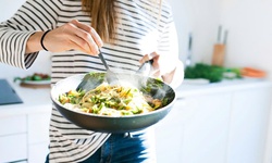 4 lợi &#237;ch khi tự nấu ăn để giảm c&#226;n