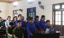 Nhiều l&#227;nh đạo x&#227; bị kiểm điểm v&#236; k&#253; v&#224;o hồ sơ khống