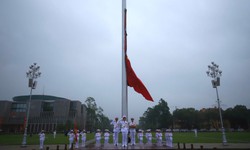 Trang nghi&#234;m Lễ thượng cờ rủ Quốc tang nguy&#234;n Chủ tịch nước Trần Đức Lương