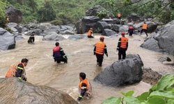 Sơn La: Hai mẹ con bị lũ cuốn mất t&#237;ch 2 ng&#224;y vẫn chưa được t&#236;m thấy