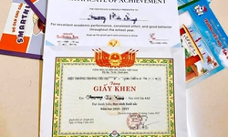 Khoe giấy khen, bảng điểm của con: Những rủi ro tiềm ẩn tr&#234;n mạng x&#227; hội