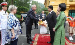 Chủ tịch nước Lương Cường chủ tr&#236; lễ đ&#243;n ch&#237;nh thức Tổng thống Hungary